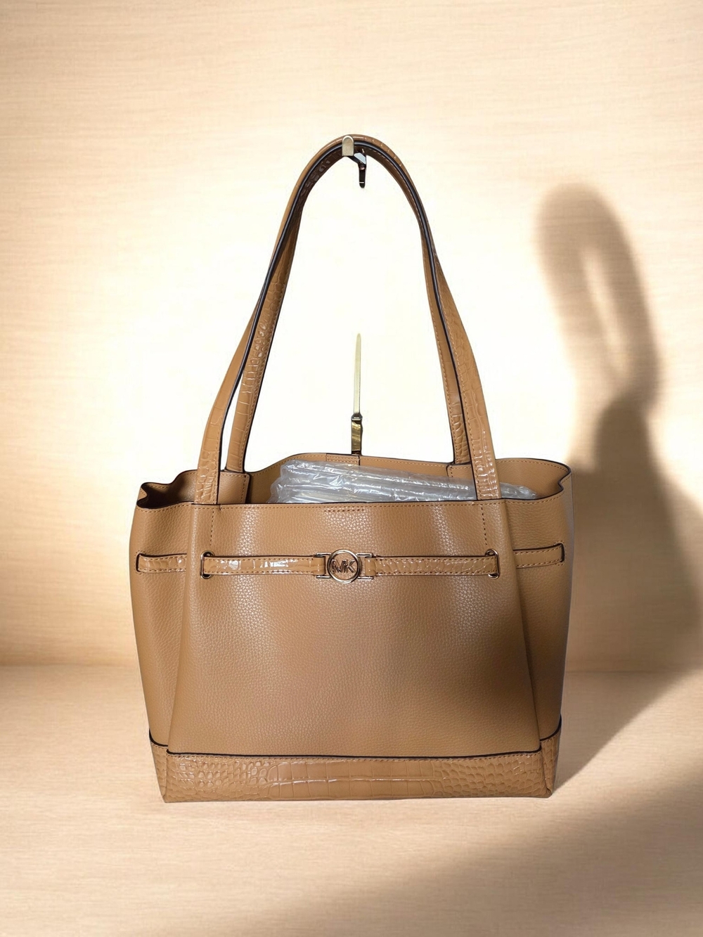 🏵🍦NEW $628 Michael Kors Reed Large Belted Tote Bag🏵 - Picture 2 of 8